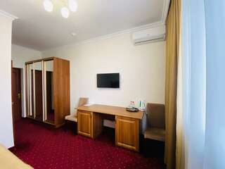 Гостиница Корона Нальчик Двухместный номер с 2 отдельными кроватями-3